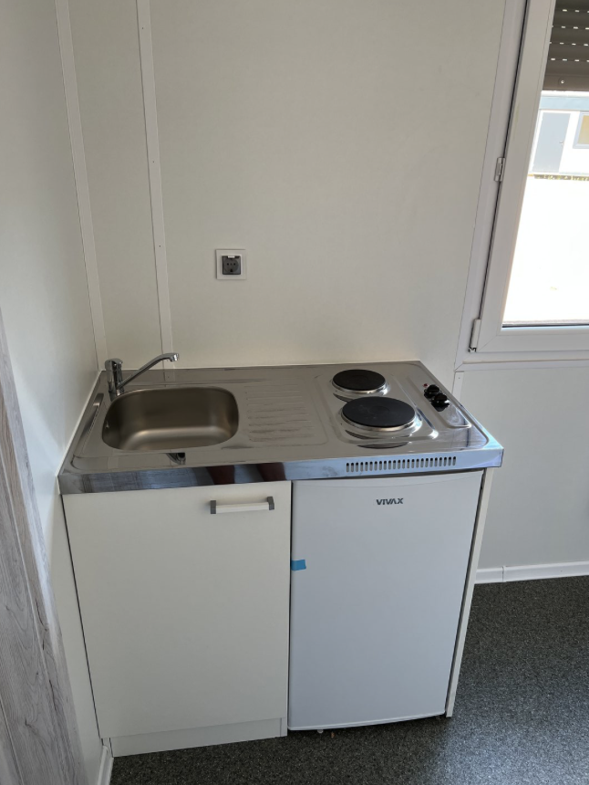 Conteneur résidentiel 6,00 × 2,44 m – Avec cuisine, salle de bain et douche