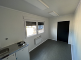 Conteneur résidentiel 6,00 × 2,44 m – Avec cuisine, salle de bain et douche
