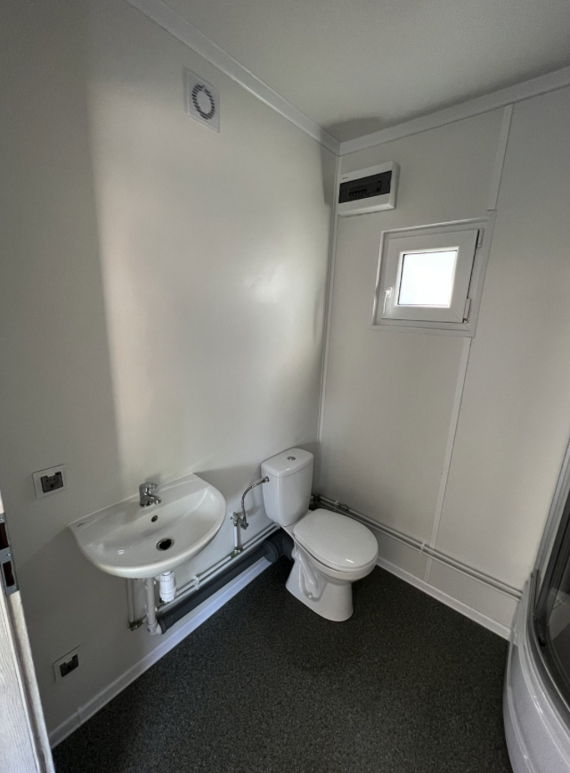 Conteneur résidentiel 6,00 × 2,44 m – Avec cuisine, salle de bain et douche