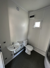 Conteneur résidentiel 6,00 × 2,44 m – Avec cuisine, salle de bain et douche