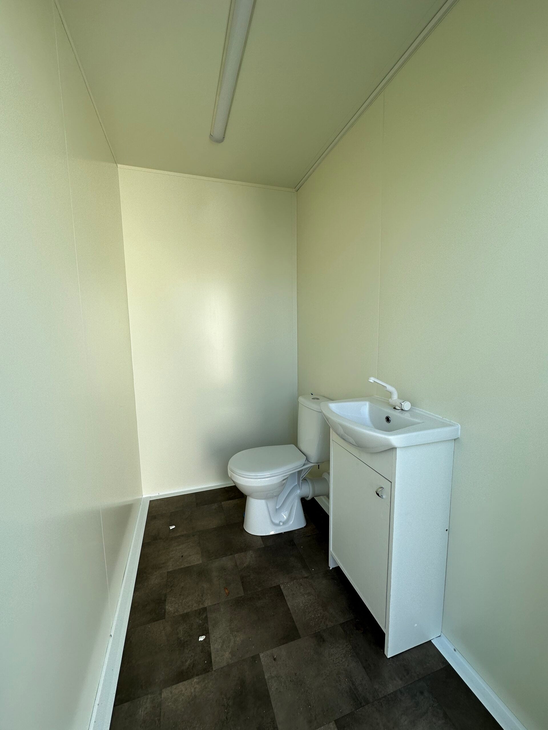 Rimorchio WC autonomo per donne/uomini