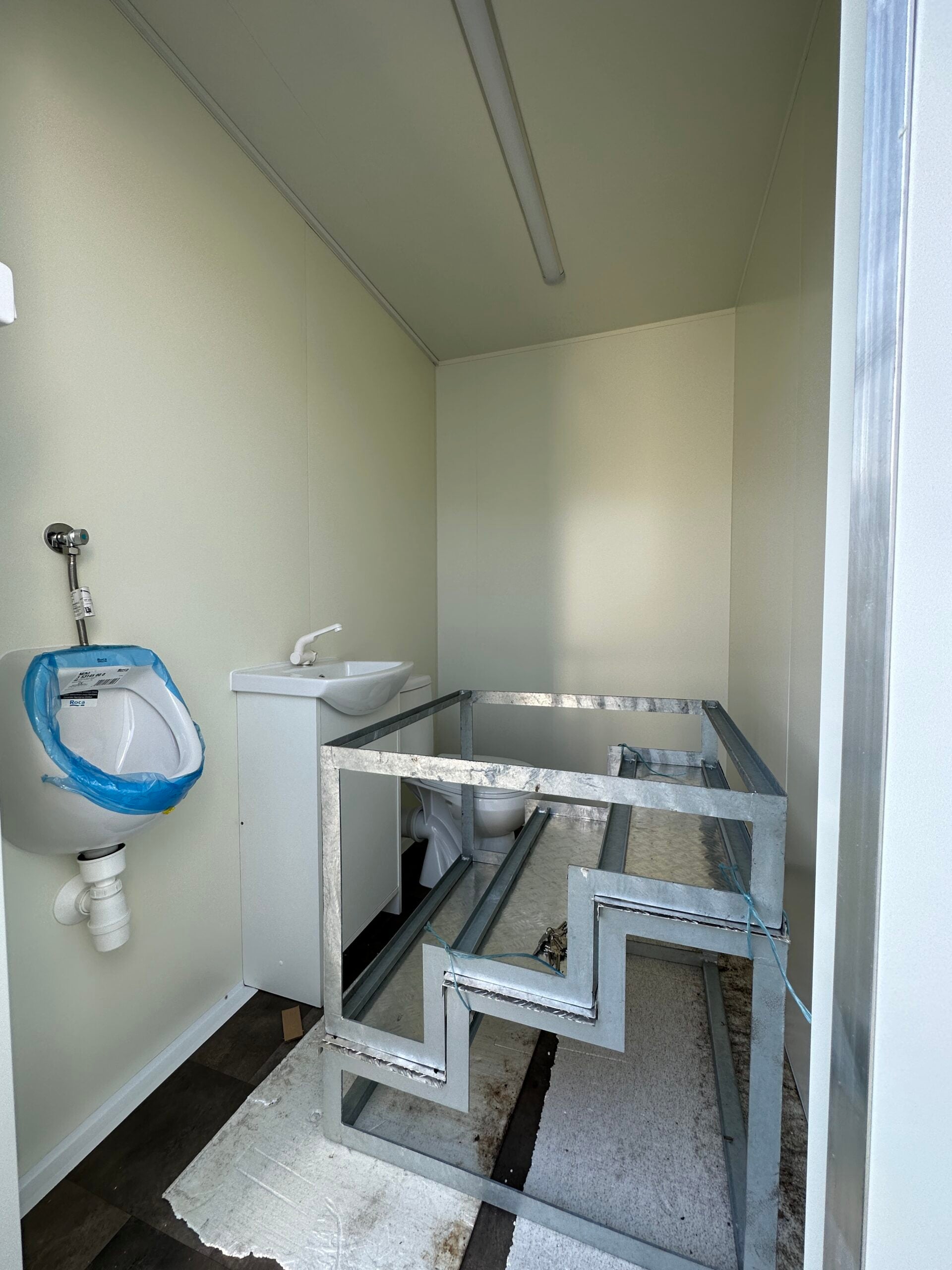 Rimorchio WC autonomo per donne/uomini