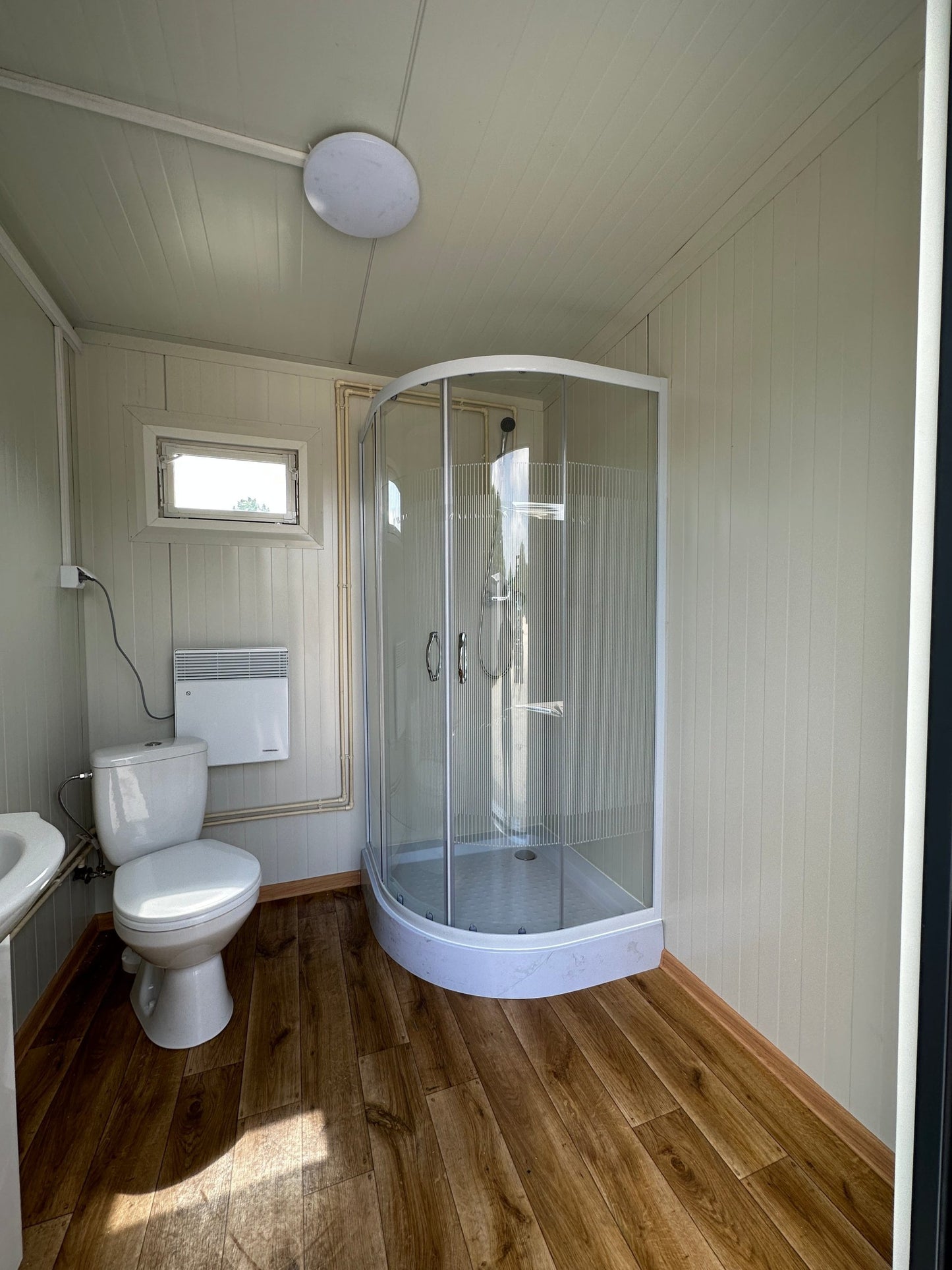 Container sanitario doppio 4,00 × 2,00 m – Con doccia e serbatoio per acque reflue