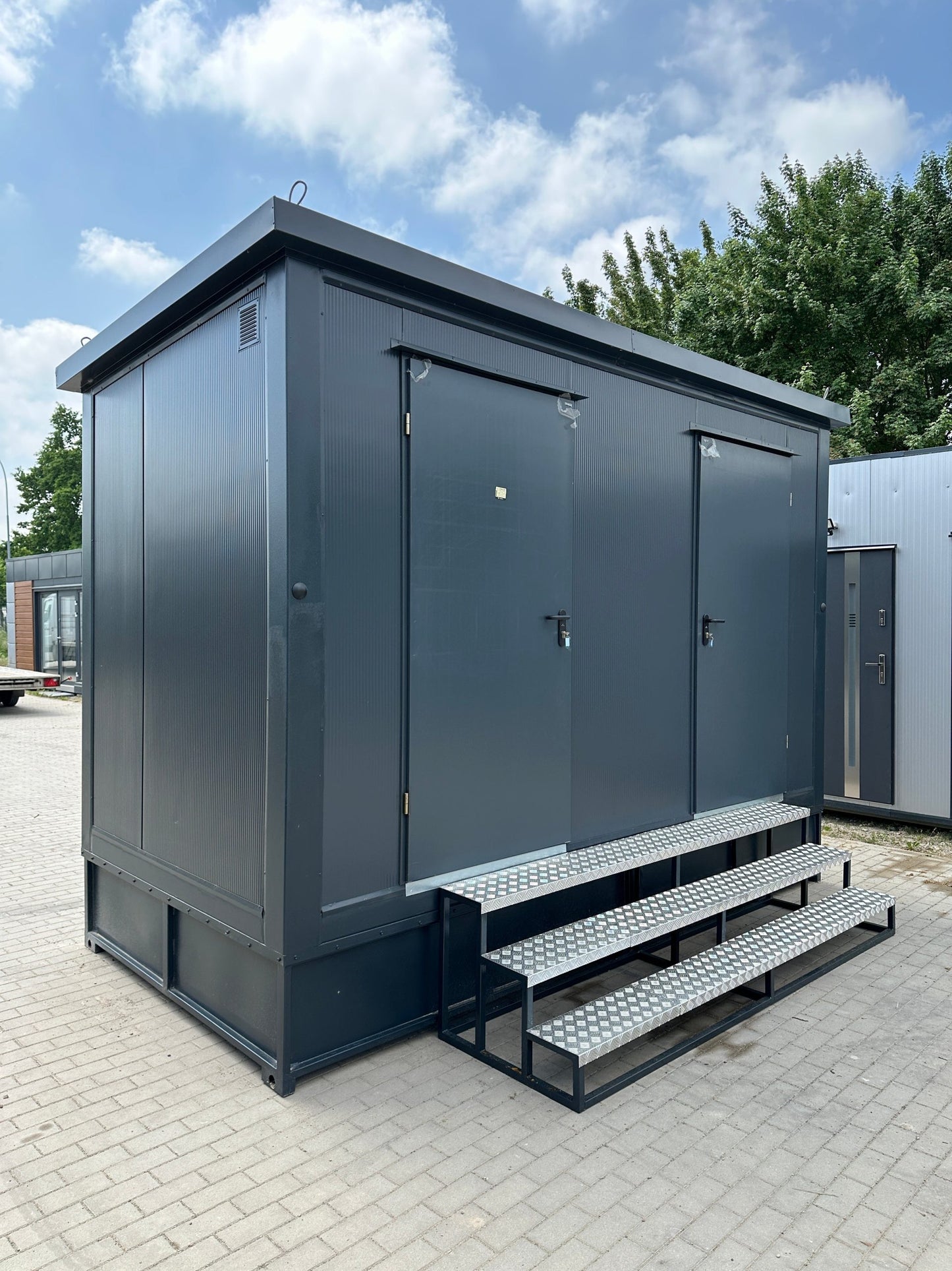 Container sanitario doppio 4,00 × 2,00 m – Con doccia e serbatoio per acque reflue