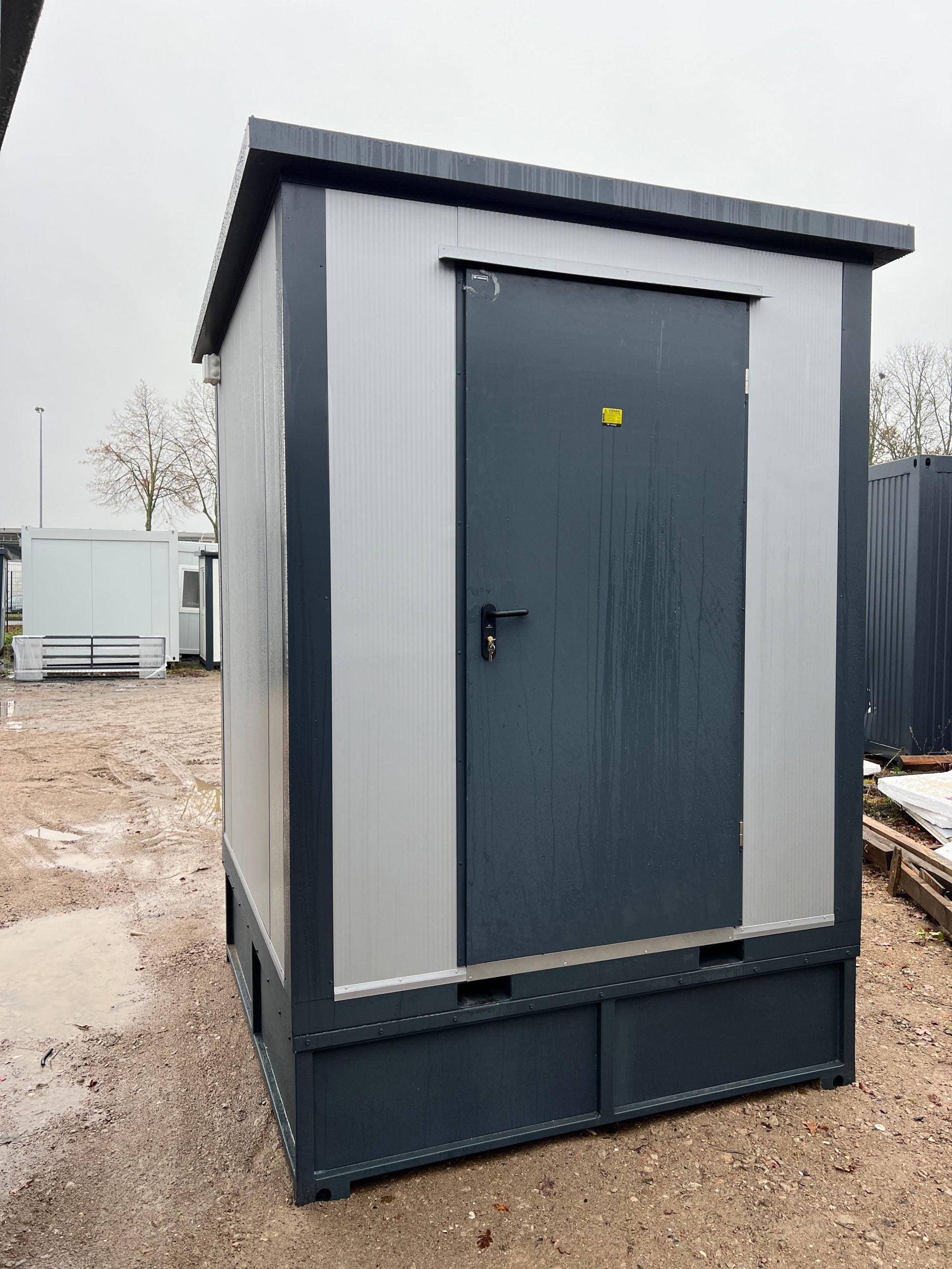 Conteneur sanitaire 2,00 × 2,00 m – Avec douche et réservoir d'eaux usées