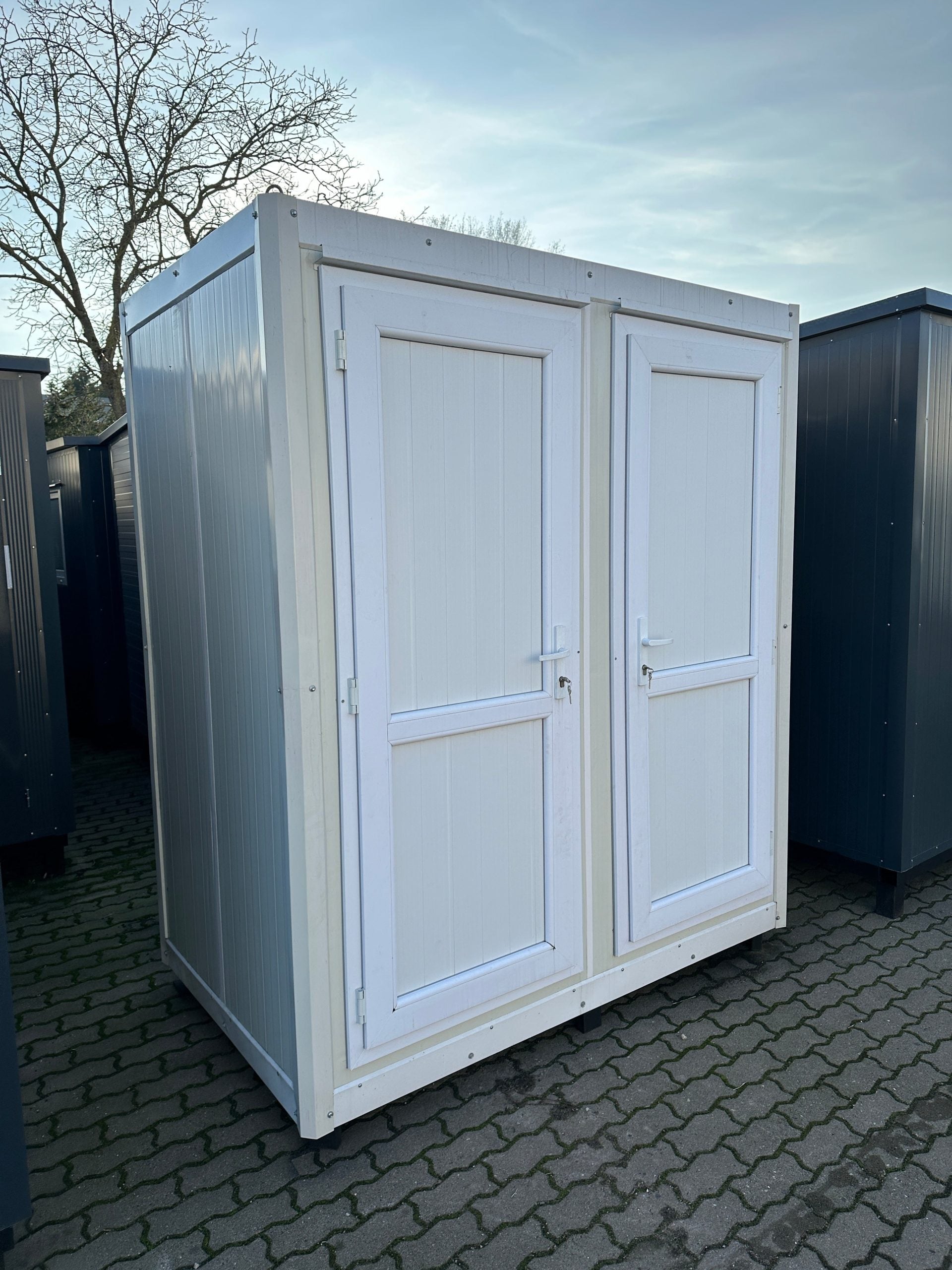 Conteneur sanitaire 1,30 × 2,05 m – Double WC