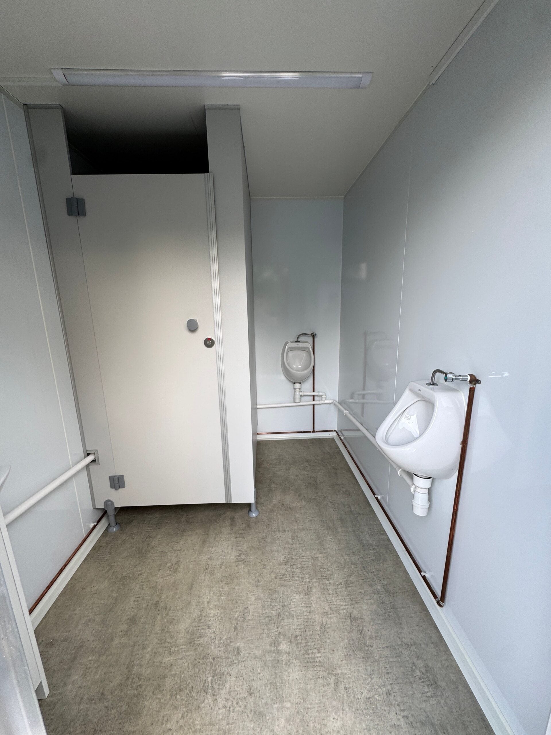 WC-Anhänger Damen / Herren mit 3 WCs und 2 Urinalen