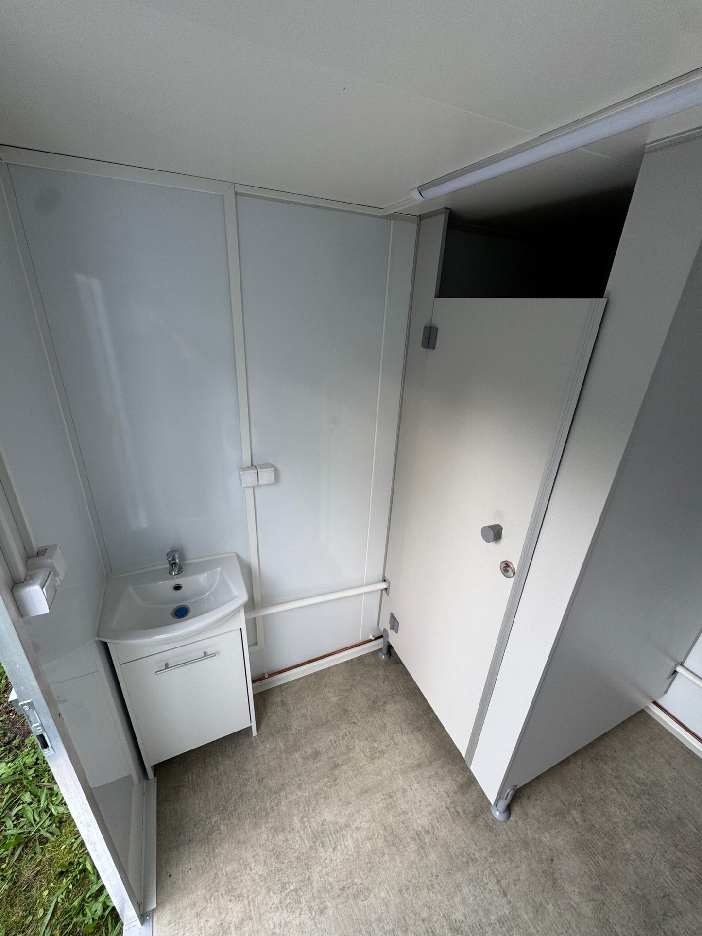 WC-Anhänger Damen / Herren mit 3 WCs und 2 Urinalen
