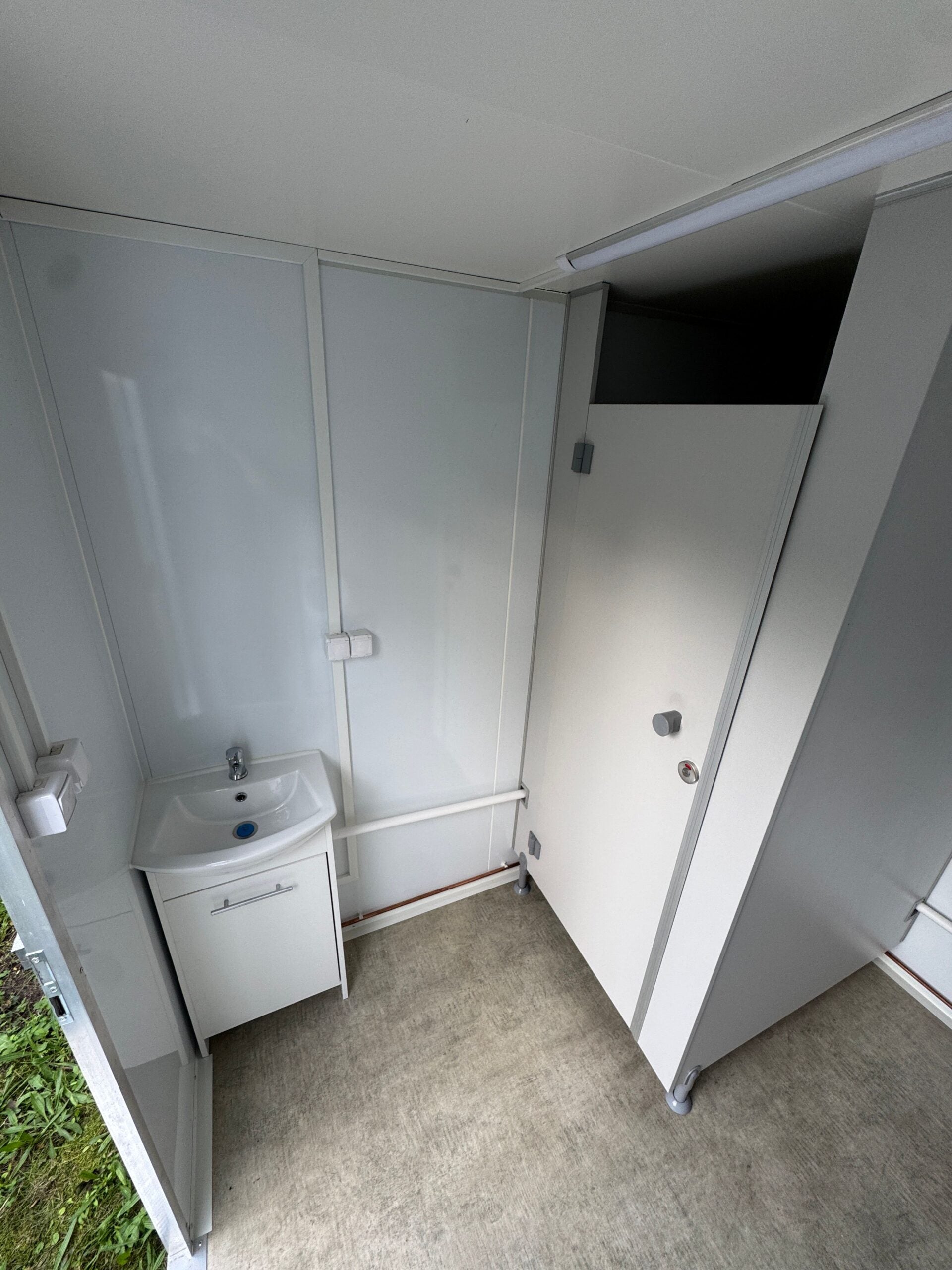 WC-Anhänger Damen / Herren mit 3 WCs und 2 Urinalen