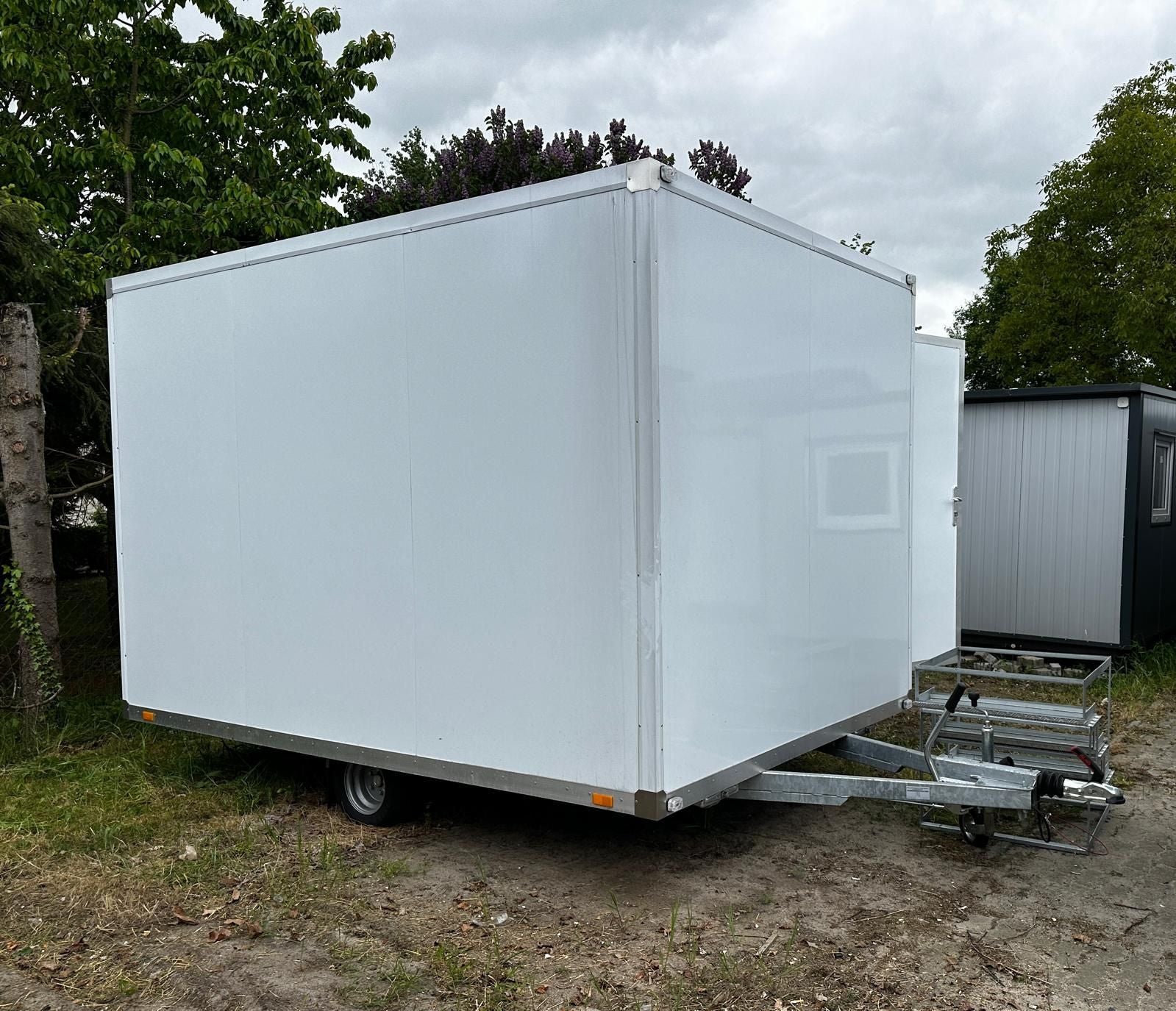 WC-Anhänger Damen / Herren mit 3 WCs und 2 Urinalen