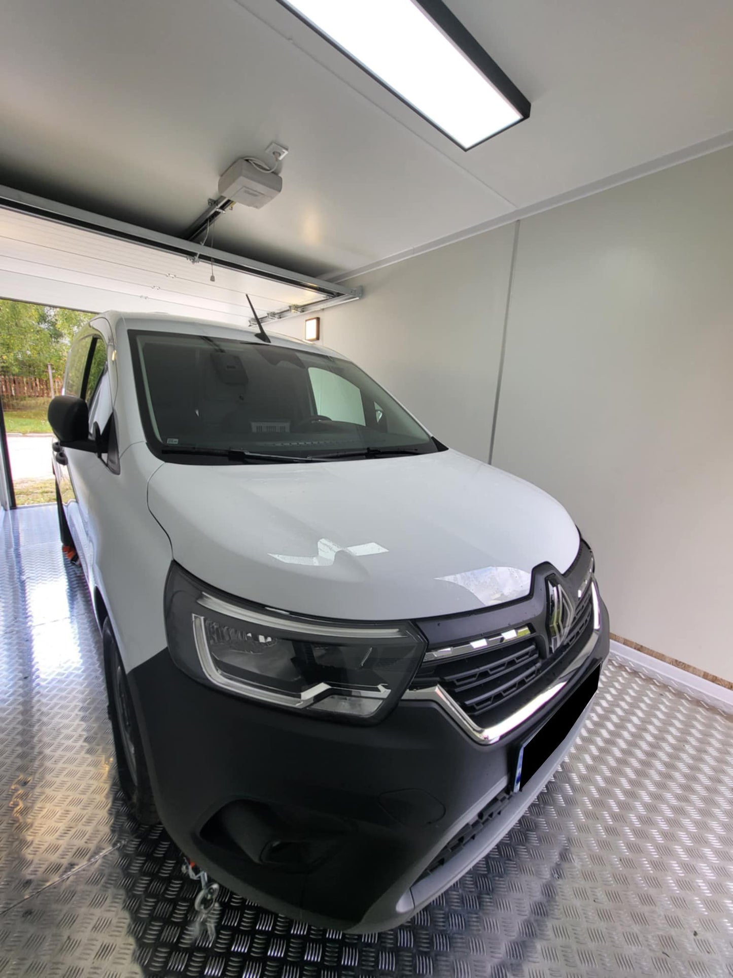 Garage container 6,00 × 3,00 m avec porte sectionnelle