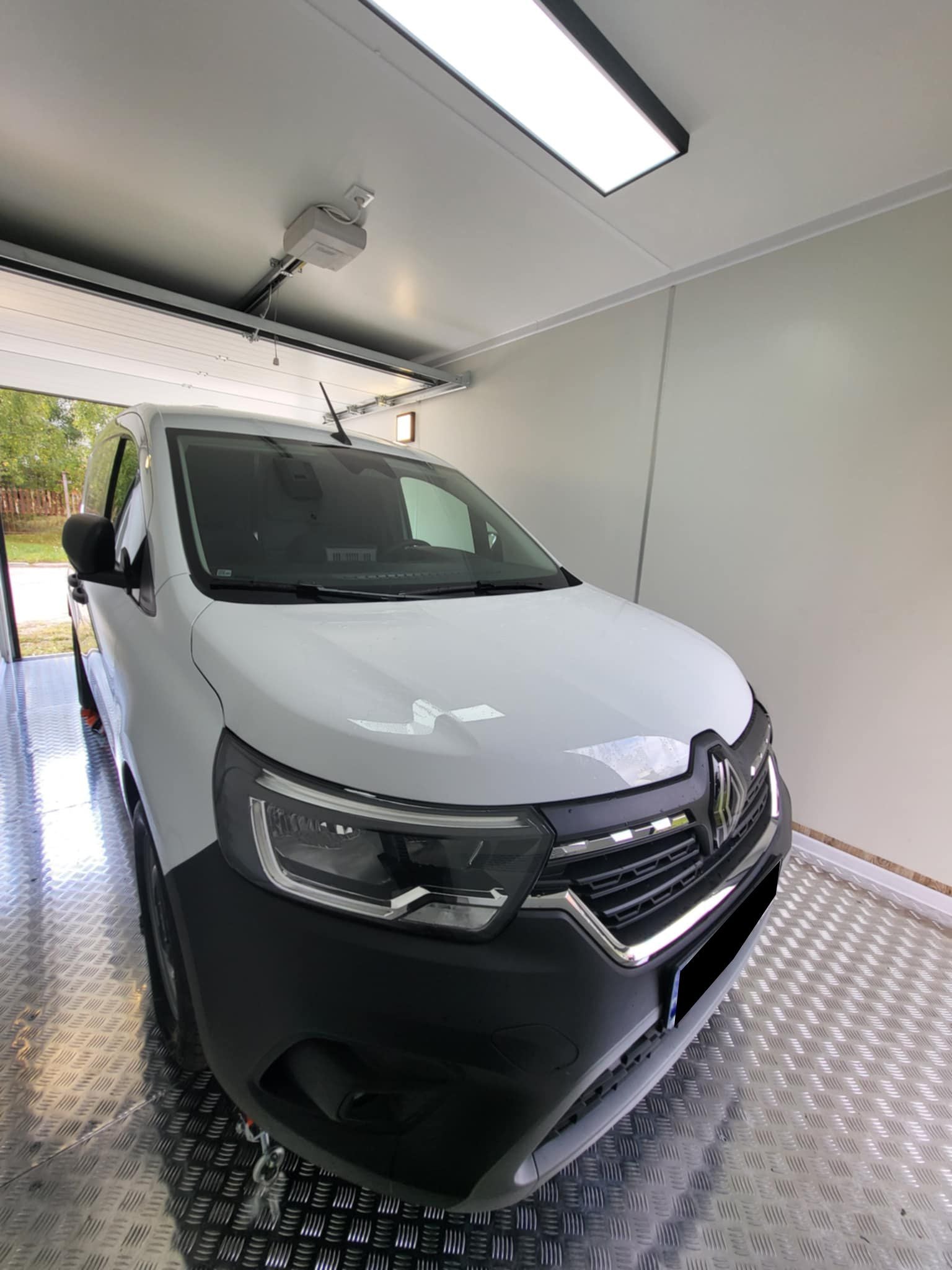 Garage container 6,00 × 3,00 m avec porte sectionnelle