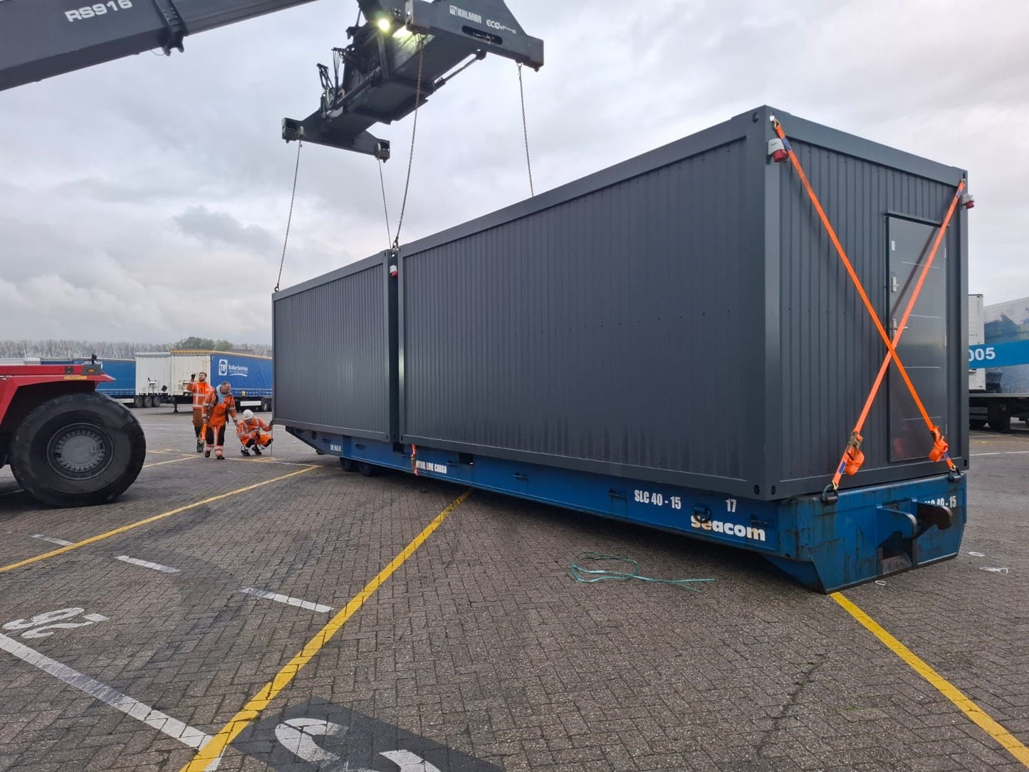 Garage container 6,00 × 3,00 m avec porte sectionnelle