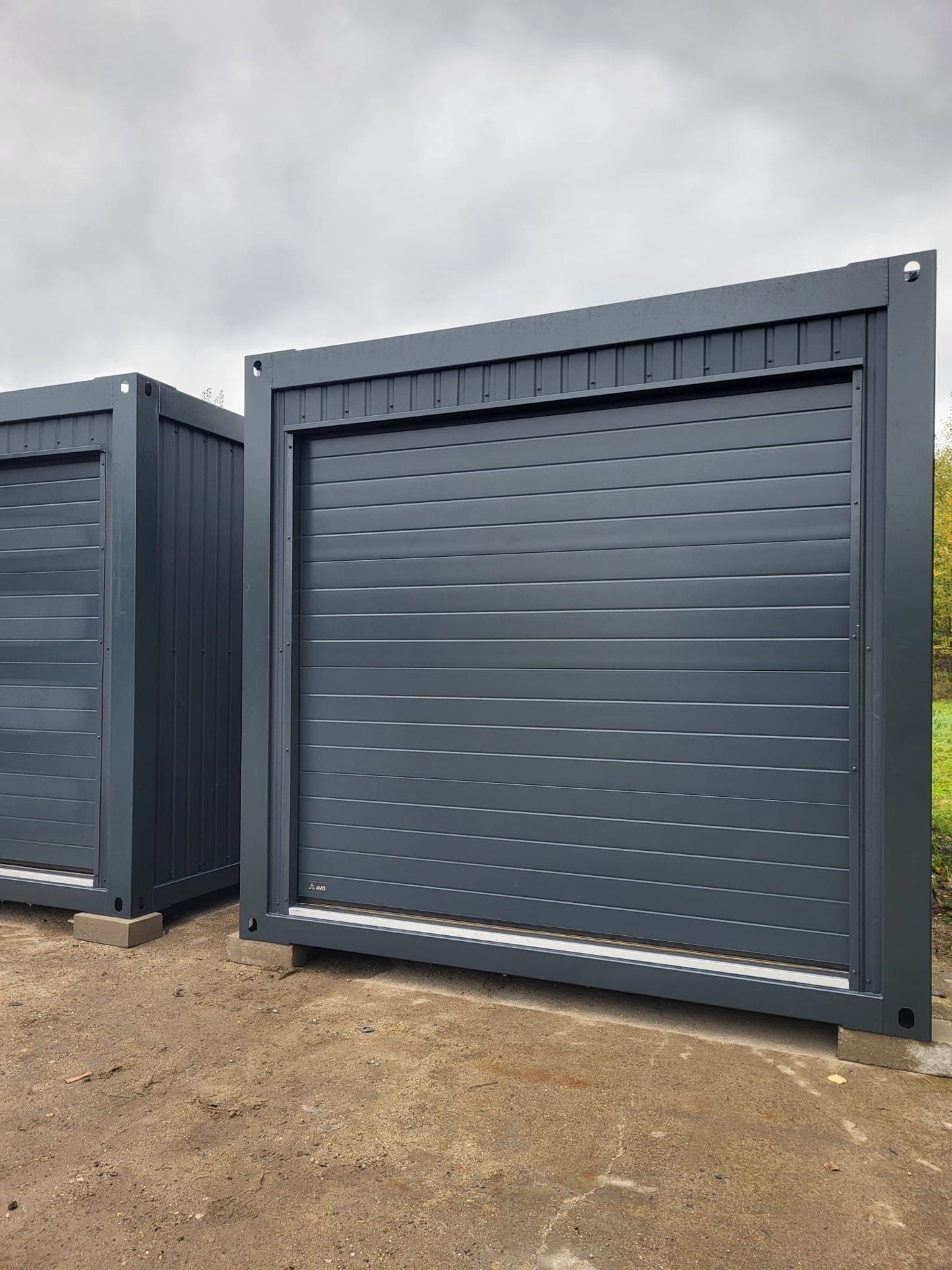 Garage container 6,00 × 3,00 m avec porte sectionnelle