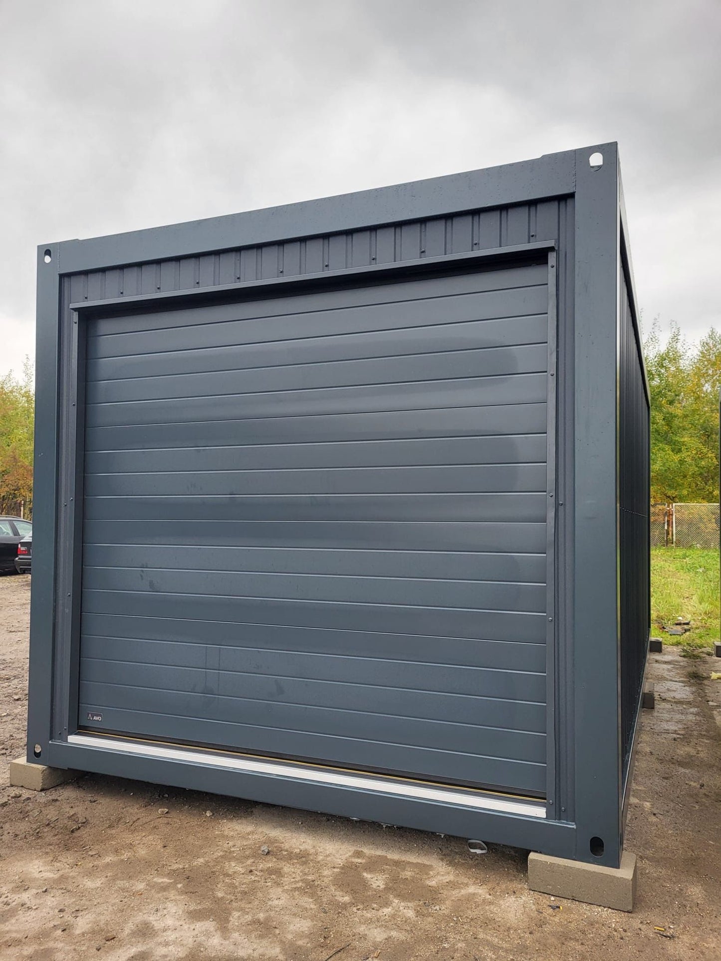 Garage container 6,00 × 3,00 m avec porte sectionnelle