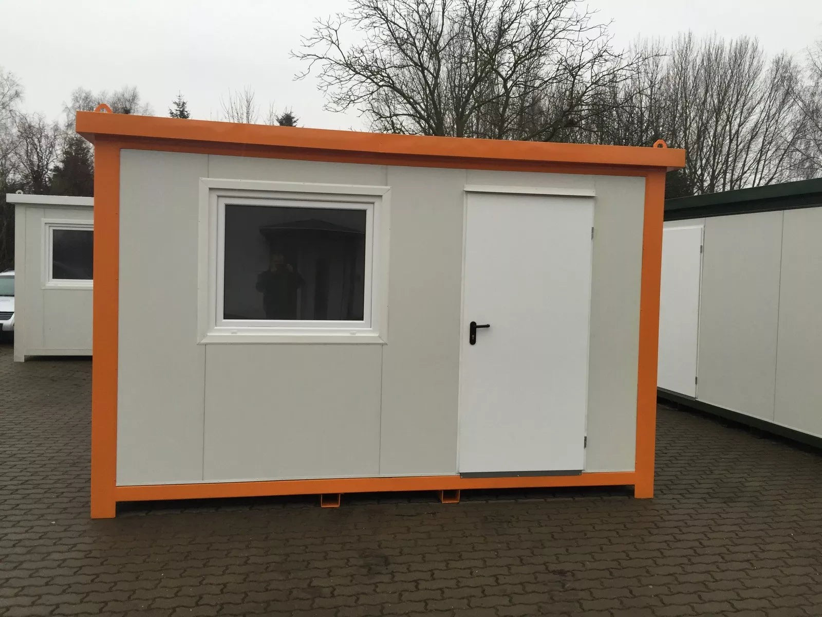 Nouveau conteneur de bureau 4×2,4 m – Cabine de sécurité / Contrôle d'accès – 9,6 m²